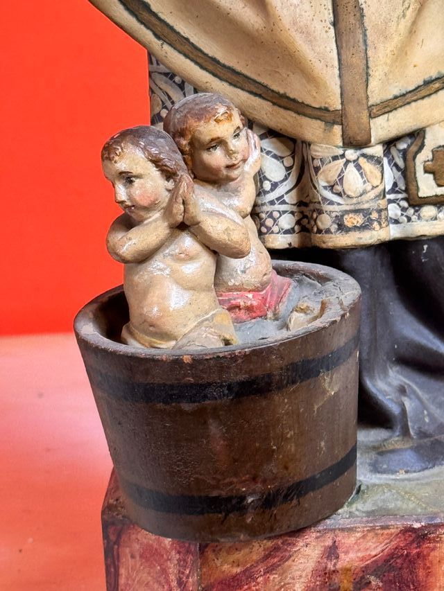 Antica scultura di San Nicola di Olot