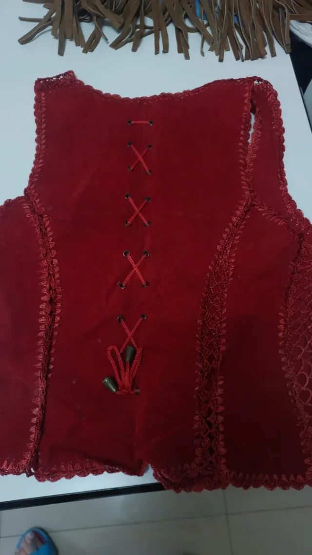 Chaleco rojo bordado