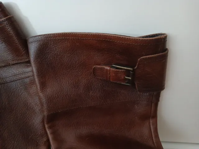 Botas de piel marrones talla 36.