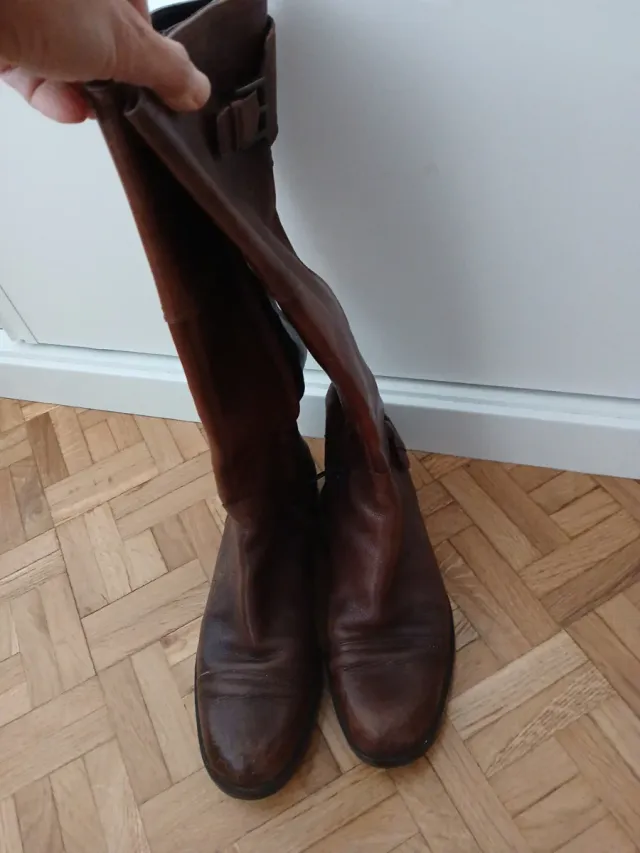 Botas de piel marrones talla 36.