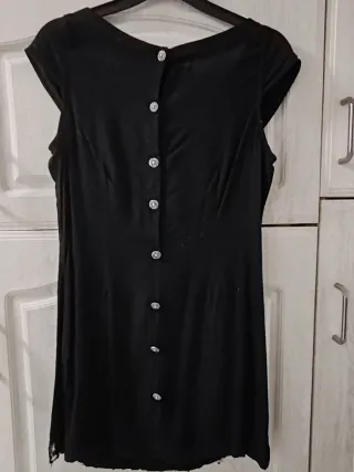 Vestido negro Stradivarius con lentejuelas grandes