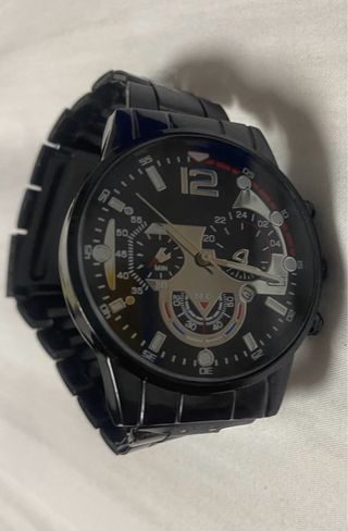 Reloj deportivo negro con múltiples esferas