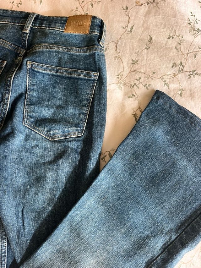 Vaqueros Campana Bershka Talla M