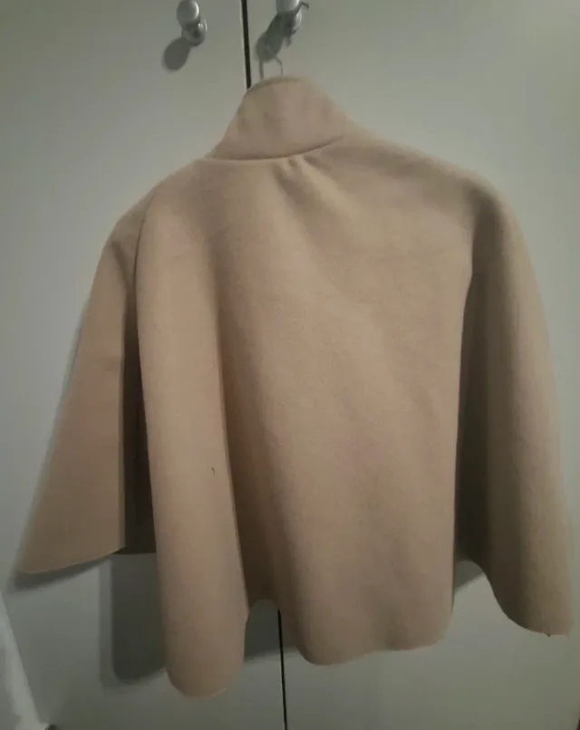 Mantella beige con passanti cintura