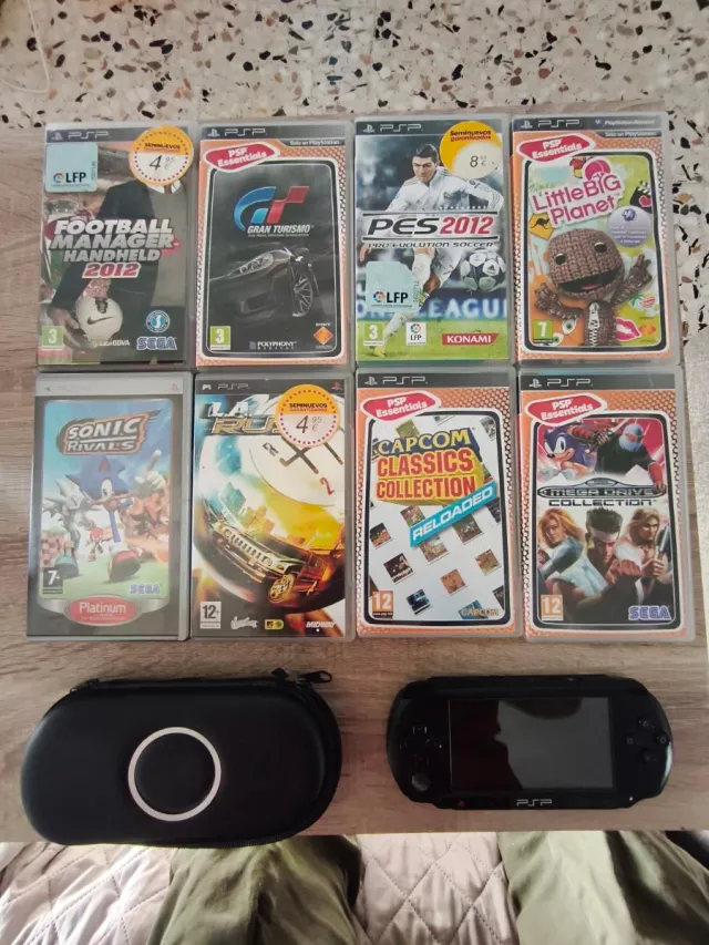 PSP Street + 8 juegos + cargador y funda