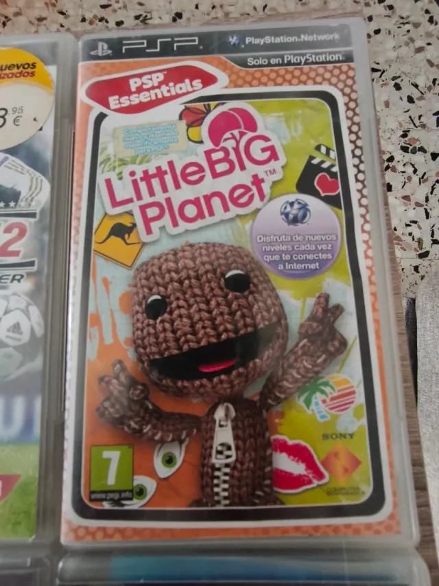 PSP Street + 8 juegos + cargador y funda