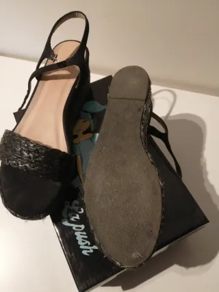 Sandalias negras de cuña con tiras marca La Push