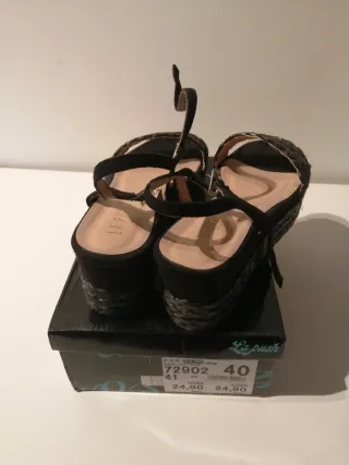 Sandalias negras de cuña con tiras marca La Push