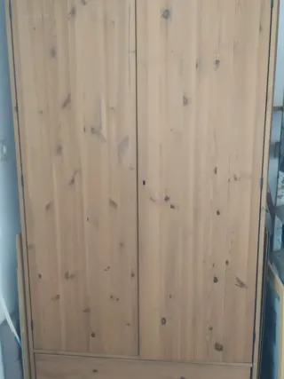 Guardaroba in legno massello