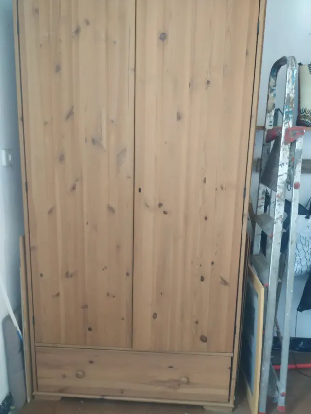 Guardaroba in legno massello