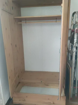 Guardaroba in legno massello