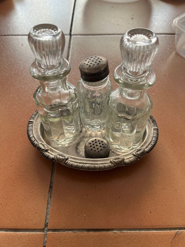 Juego de aceiteras y vinagreras de cristal