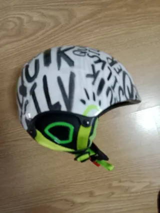 Casco de esquí infantil blanco con letras