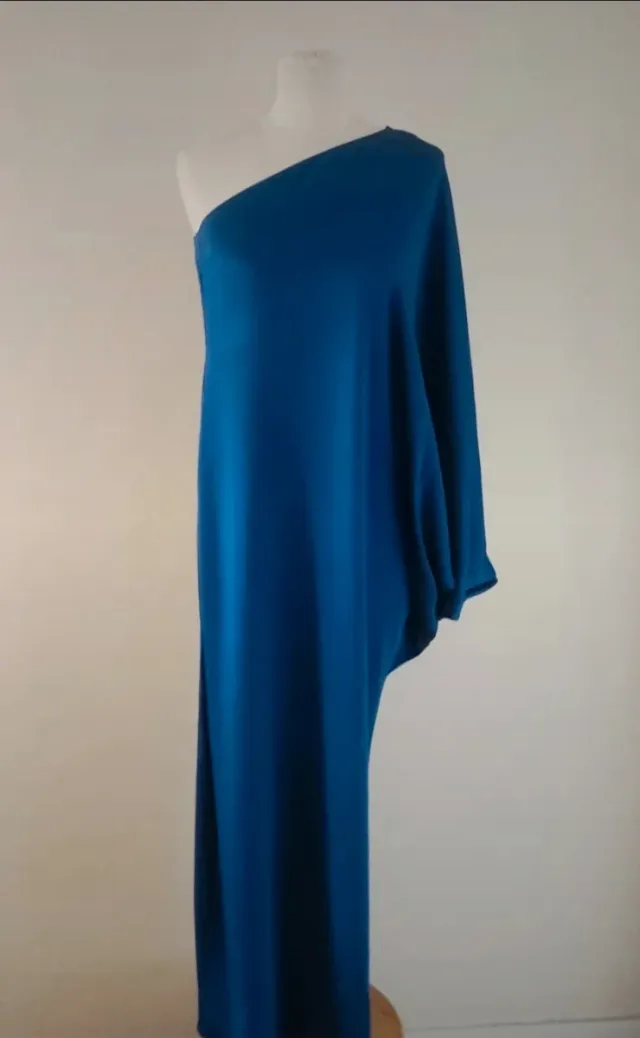 Vestido largo asimétrico azul