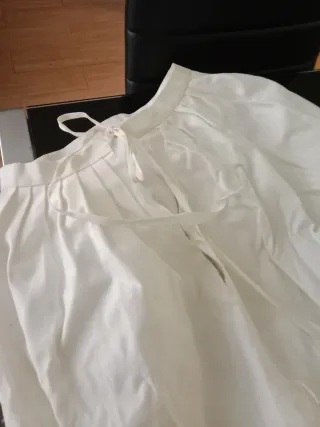 Cancán blanco con volantes y encaje