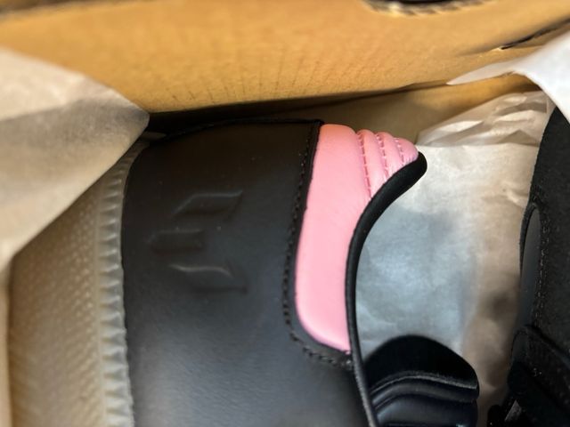 Zapatillas Adidas Samba Messi Negras Rosas