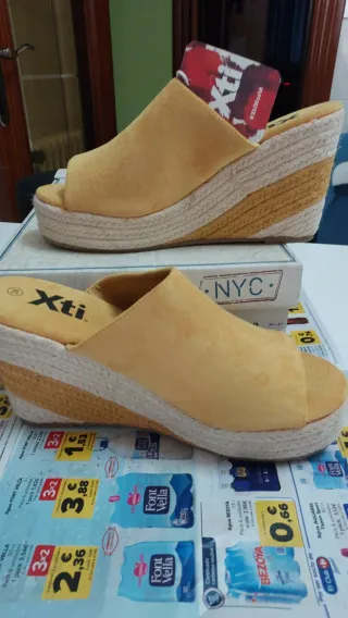 Zuecos Xti serraje amarillo talla 39