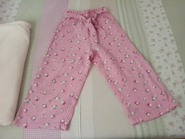 Pantalón C&A floral rosa 8 años