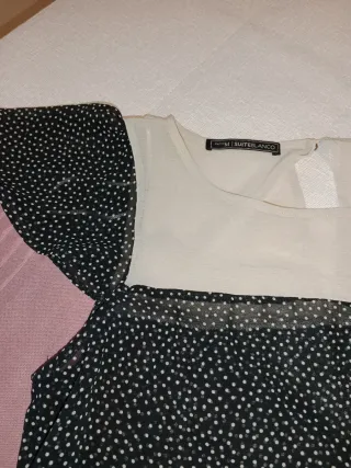 Blusa de lunares Talla M. Blanco