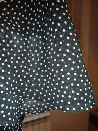 Blusa de lunares Talla M. Blanco