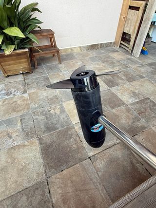 Lancha hinchable con motor eléctrico