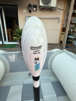 Lancha hinchable con motor eléctrico