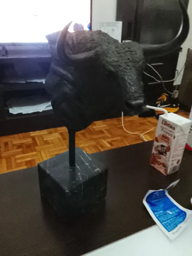 Escultura de Toro Negra Coleccionista