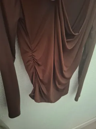 Blusa Stradivarius marrón drapeada