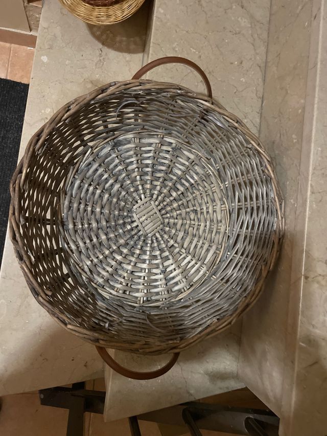Cesta mimbre redonda con asas polipiel