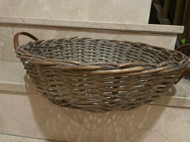 Cesta mimbre redonda con asas polipiel