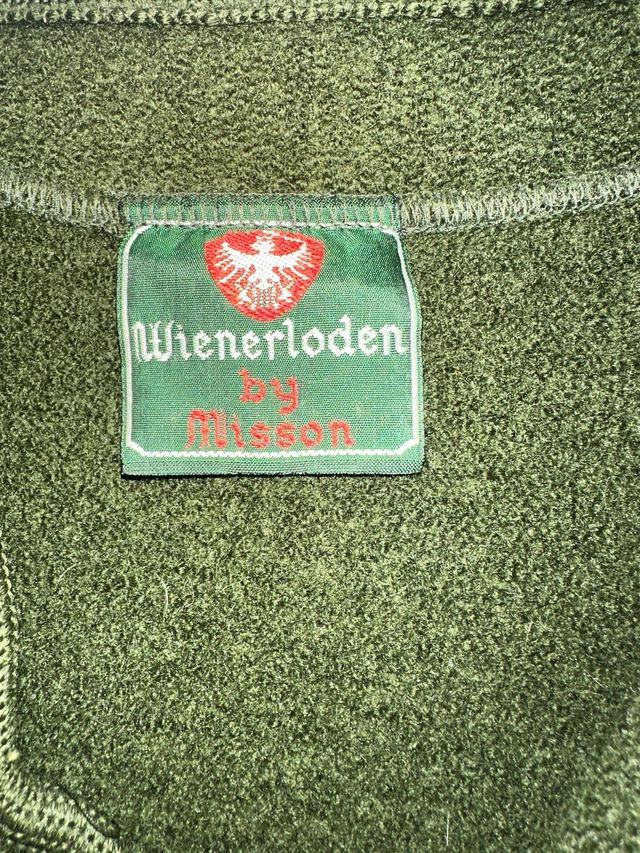 Chaqueta verde oliva con trenzas