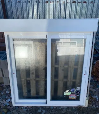 Ventana corredera blanca