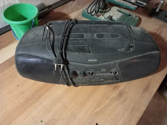 Radio CD Sanyo para reparar