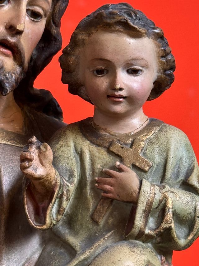 Antica scultura di San Giuseppe con il Bambino, opera di Olot