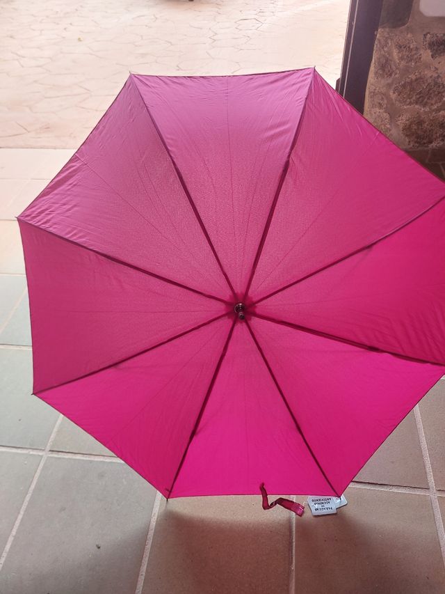 Paraguas automático rosa sin estrenar