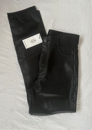Pantalón polipiel negro Stradivarius Talla 34