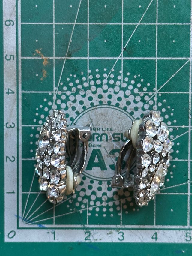 Pendientes de clip con pedrería