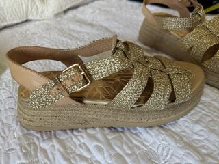 Sandalias Mustang Doradas Talla 38