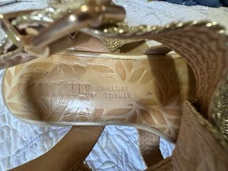 Sandalias Mustang Doradas Talla 38