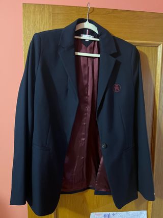 Americana Tommy Hilfiger azul y roja