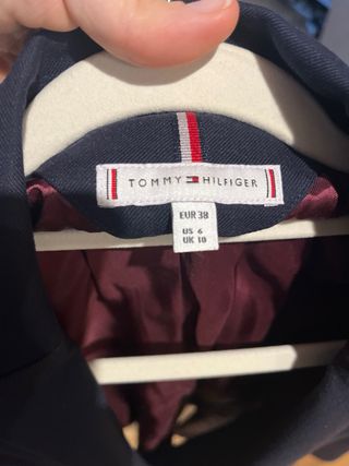 Americana Tommy Hilfiger azul y roja