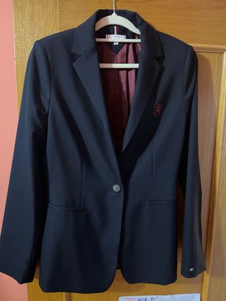 Americana Tommy Hilfiger azul y roja