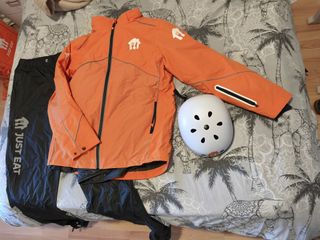 Chubasquero y Casco Just Eat Glovo Uber NUEVO