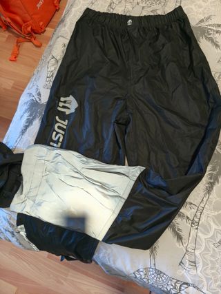 Chubasquero y Casco Just Eat Glovo Uber NUEVO