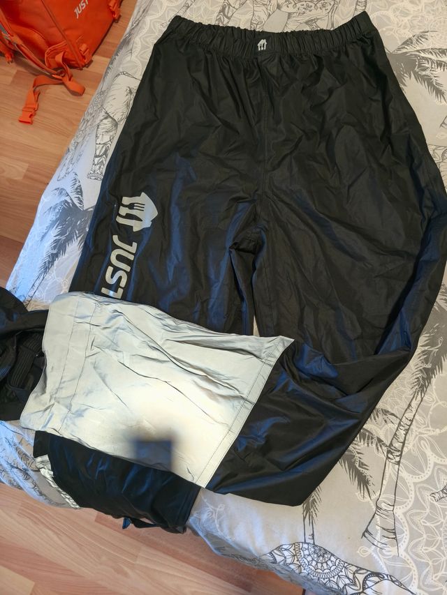 Chubasquero y Casco Just Eat Glovo Uber NUEVO