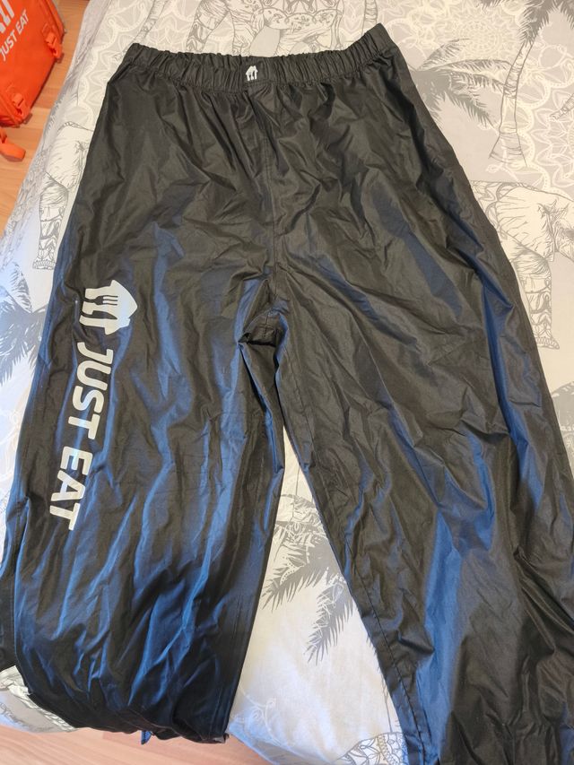 Chubasquero y Casco Just Eat Glovo Uber NUEVO