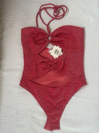 Body brillante rosa con aros