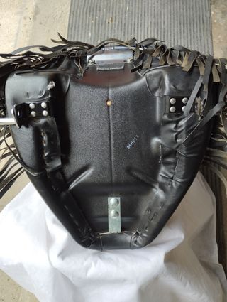 Asiento Harley Softail Negro Tachuelas