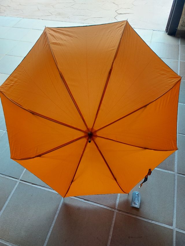 Paraguas automático naranja nuevo con etiquetas