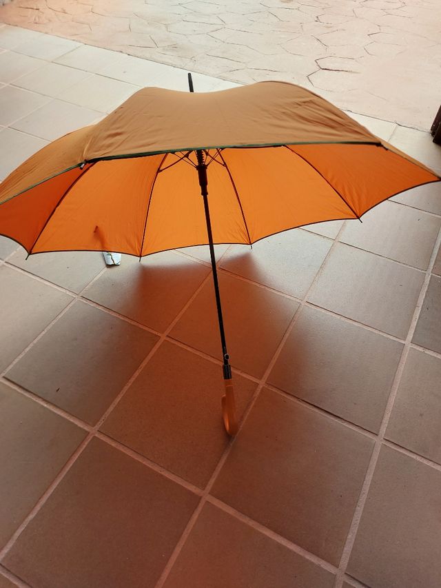 Paraguas automático naranja nuevo con etiquetas